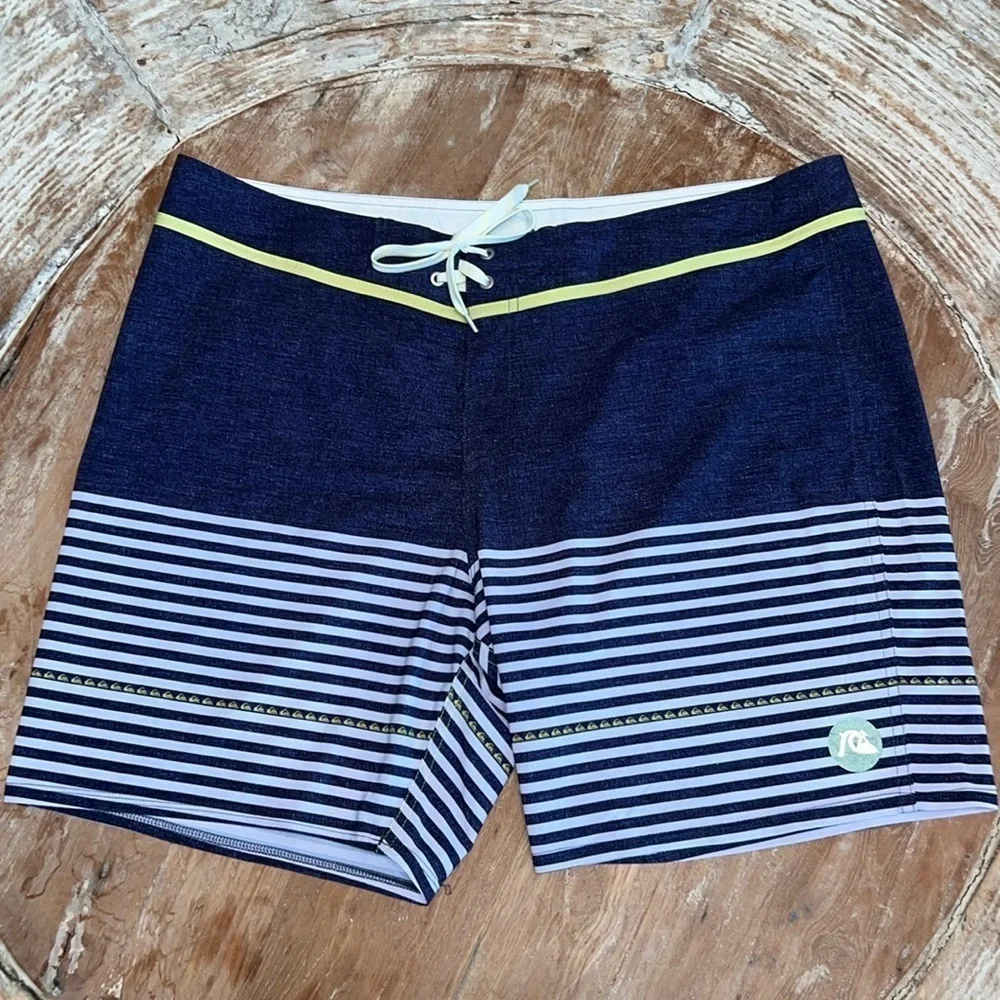 QUICKSILVER Dry Flight Navy & White Striped Board Shorts Swim Trunks, Size 40